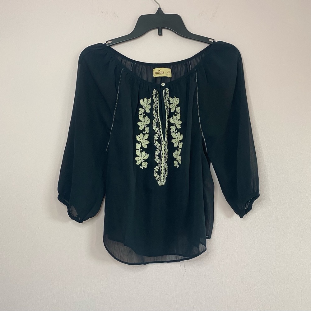 Hollister Boho Peasant Embroidered Top size XS